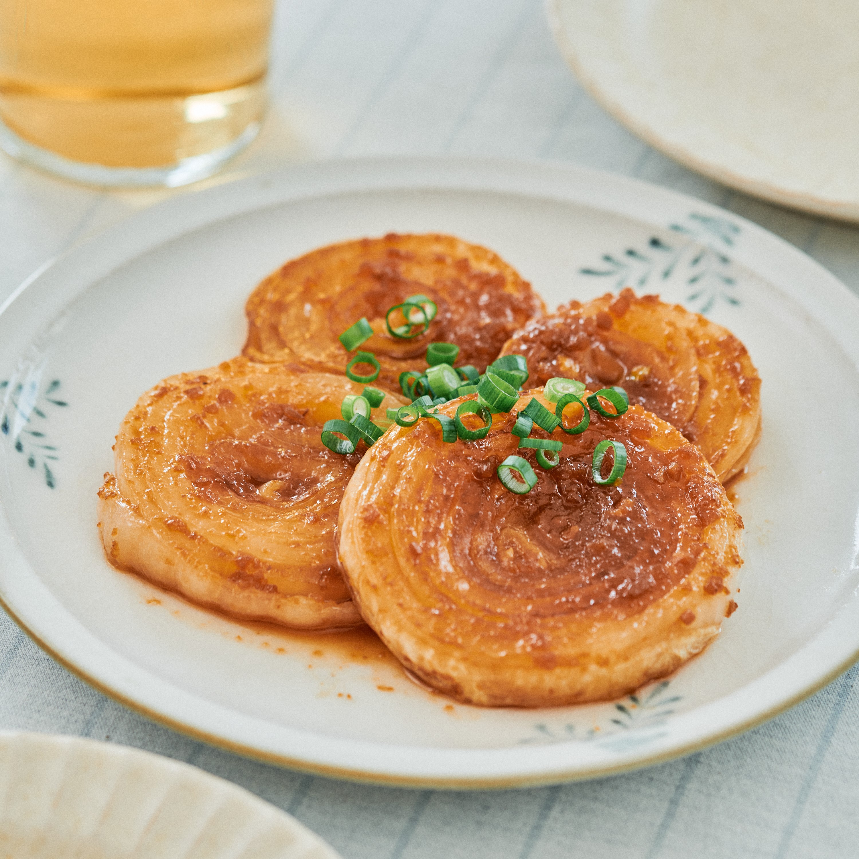 新玉ねぎのガリバタ醤油ステーキ