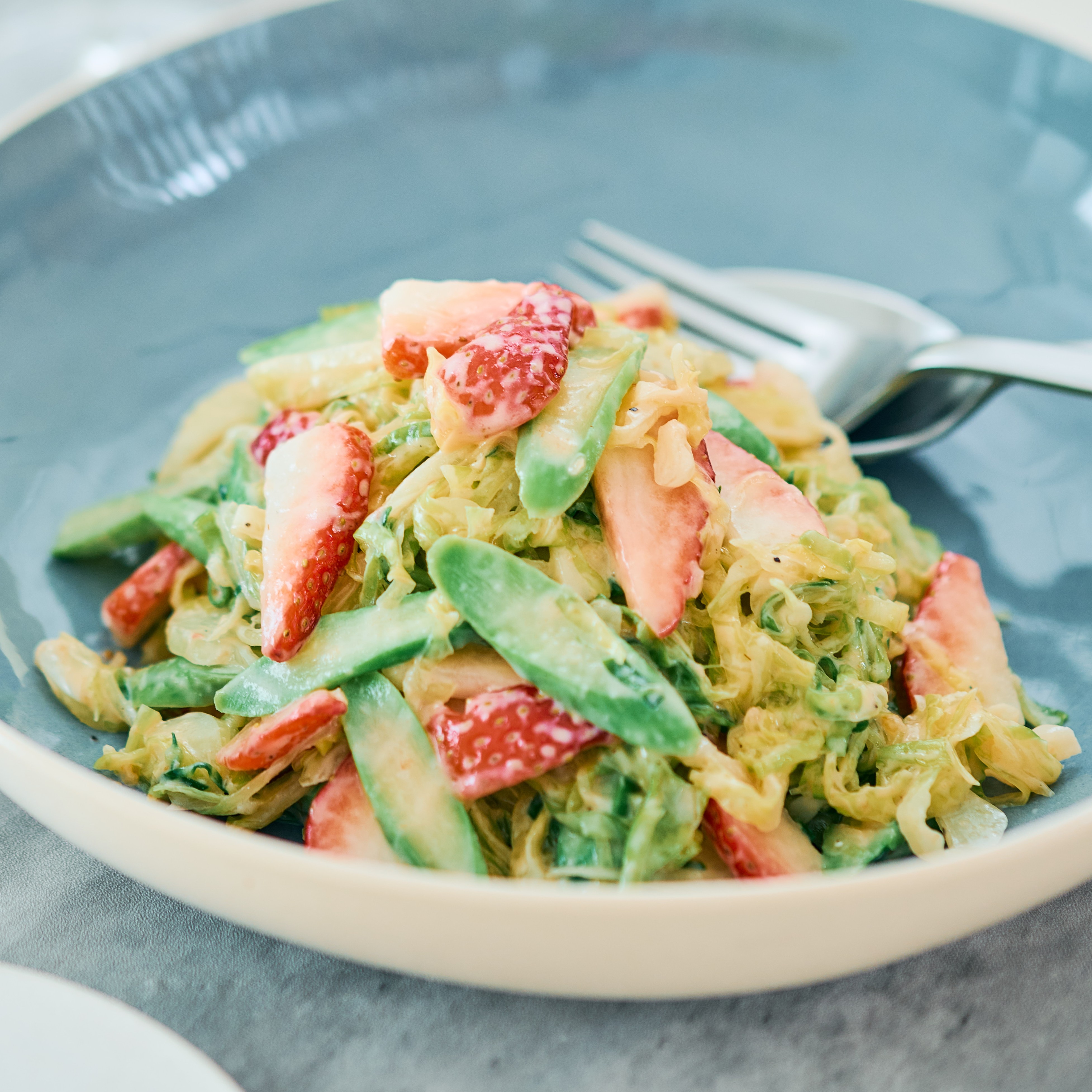 春キャベツといちごのコールスロー